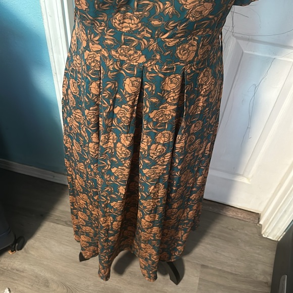Maxi dress fits small to medium (floral design) with padded bra - Picture 3 of 8